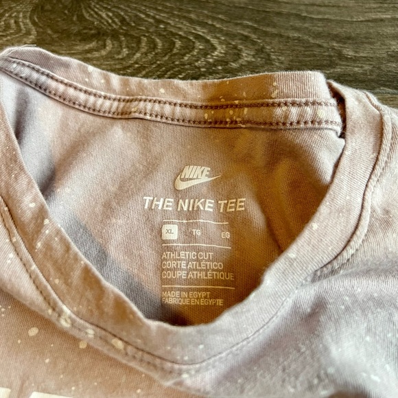 Nike Athletic Fit T-shirt in XL. gently worn but taken care of. - Picture 4 of 4